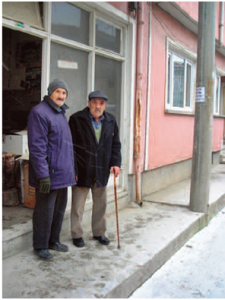 1 Ocak 2006 Semerci Selahattin Doran ve Ağabeyi Ahmet Doran işyerlerinin önünde birlikteler.