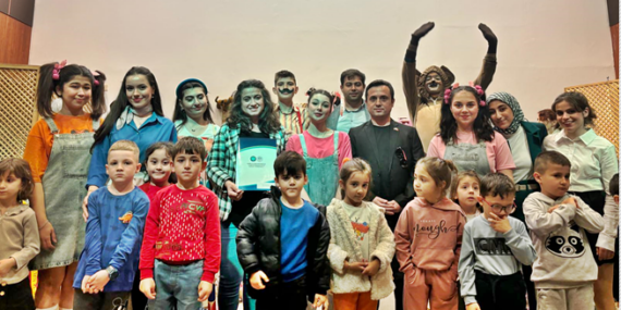 “Ekran mı? Akran mı?”  oyunu büyük beğeni topladı