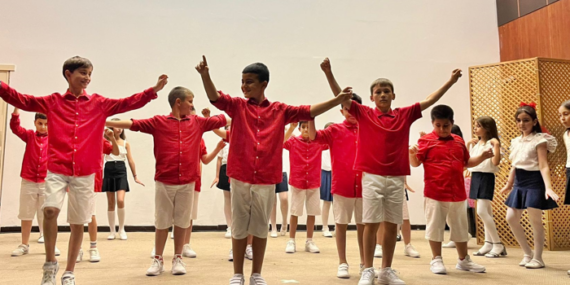 Çocuklar tiyatro ile buluştu