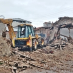 Metruk binalar yıkılıyor