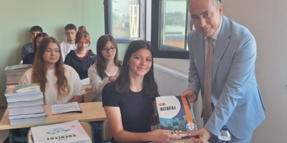 130 Öğrenciye Yardımcı Kitap Desteği