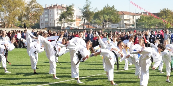 Cumhuriyet Kutlamaları Yıllar Sonra Stadyuma Taşındı